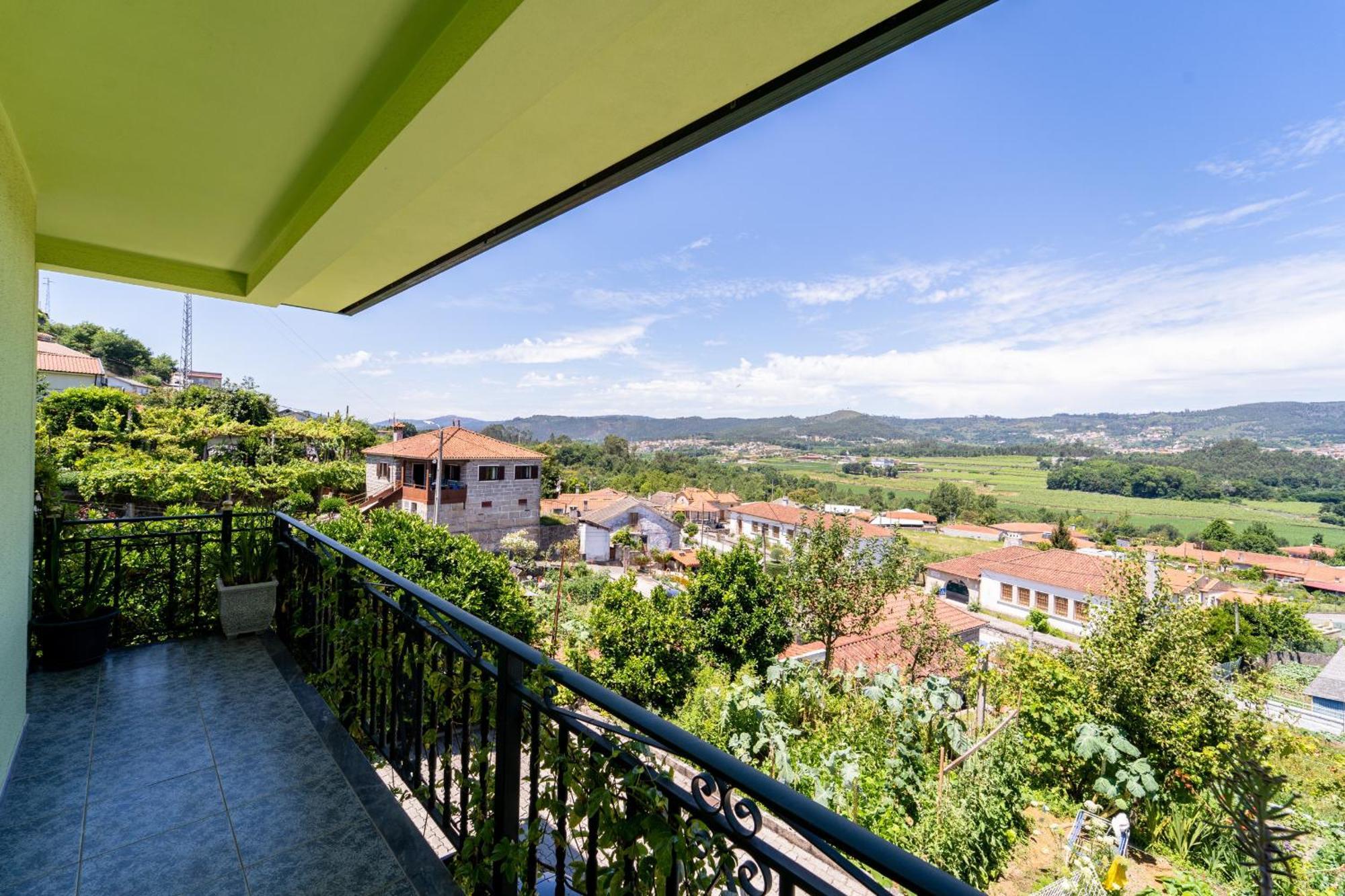 Gondomar Guimaraes - Moradia V3 Com Piscina Natural By House And People Extérieur photo